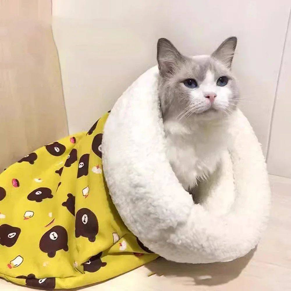 Warm and enclosed cat bed