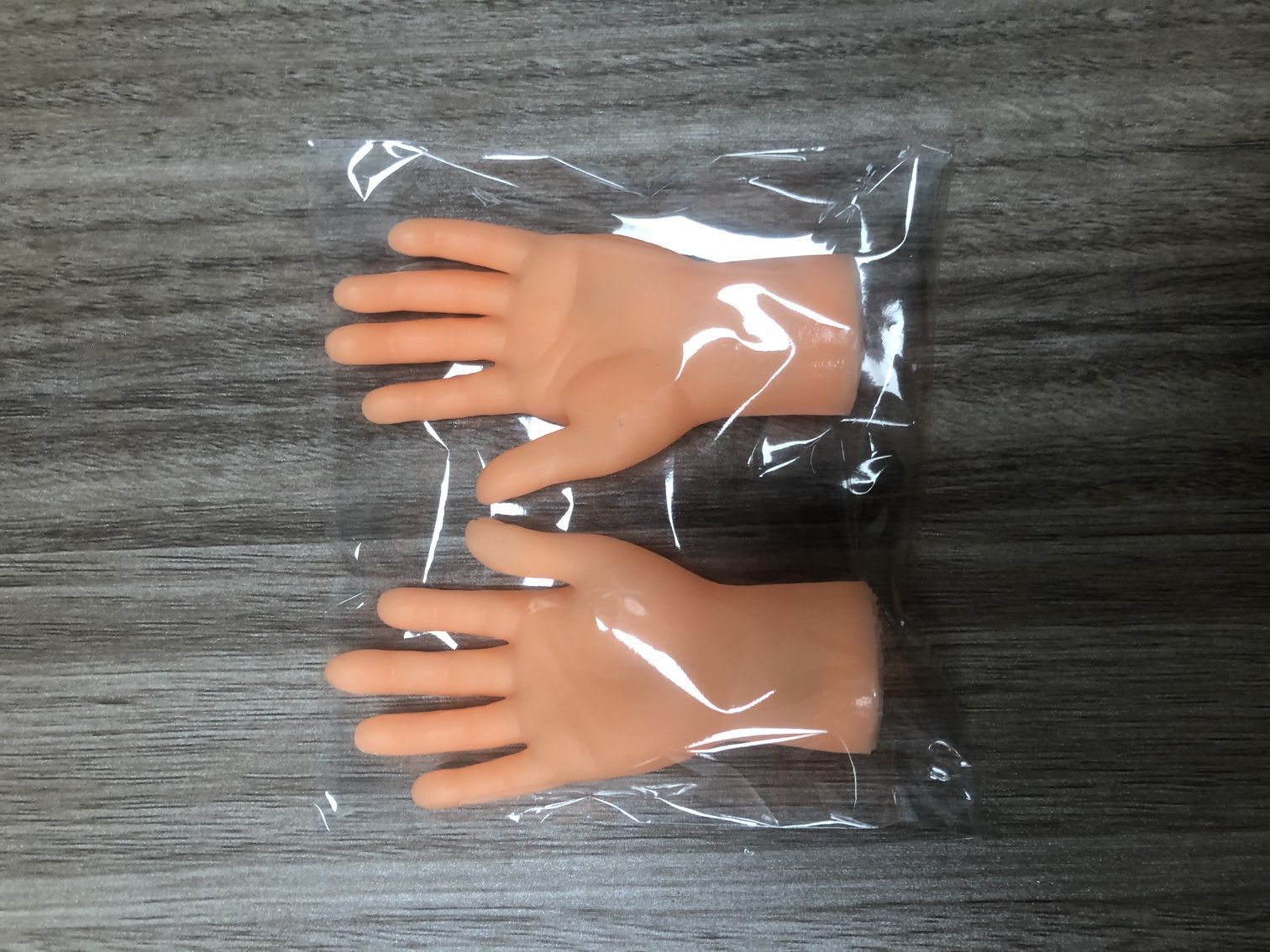 Tiktok Trending Finger Toy Gloves for Cat Teasing and Petting, Creative Plastic Gloves with Left and Right Hand Models, Wholesale Pet Cat Toys