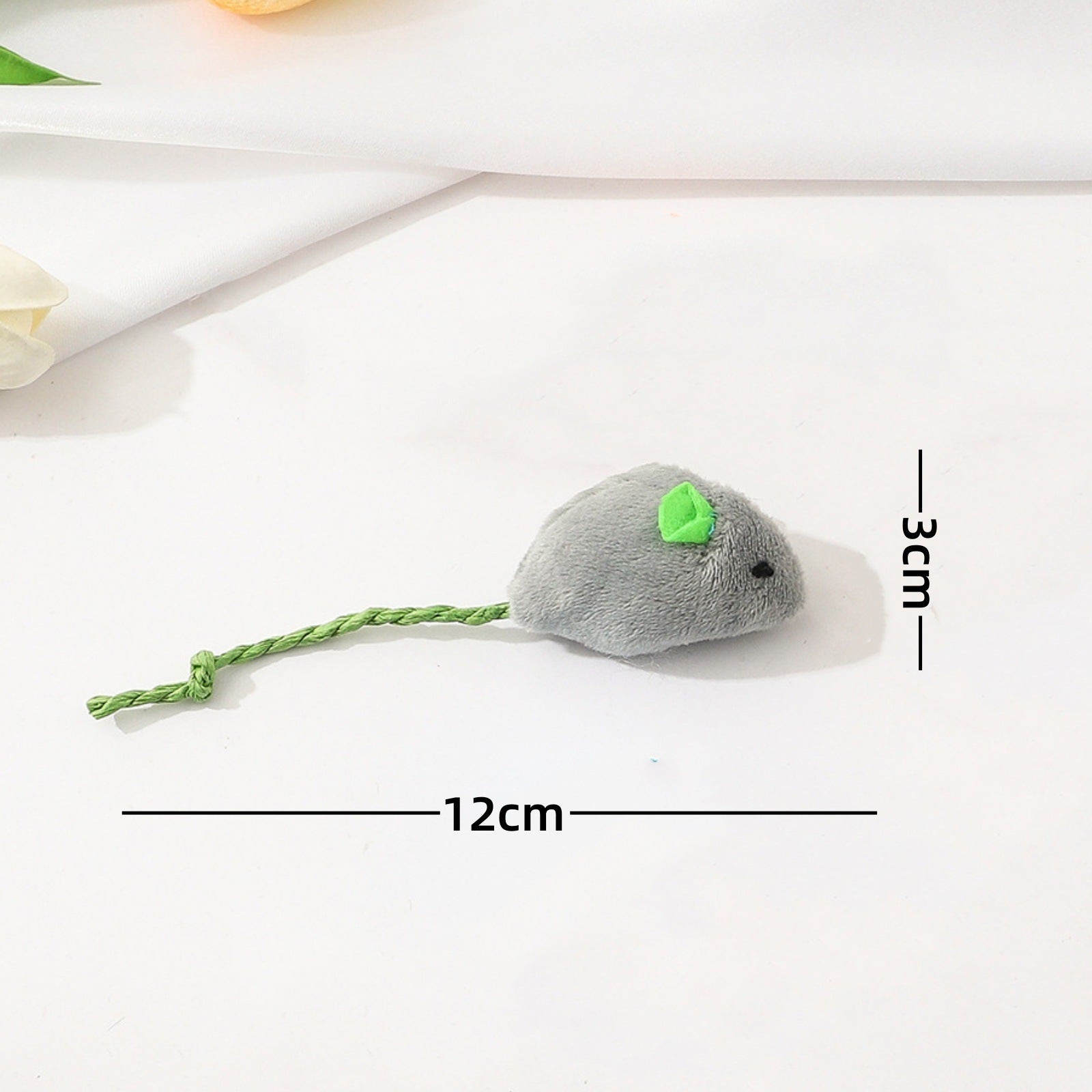 Cat toy: realistic plush mouse