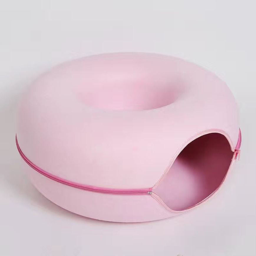 All-season semi-enclosed cat bed