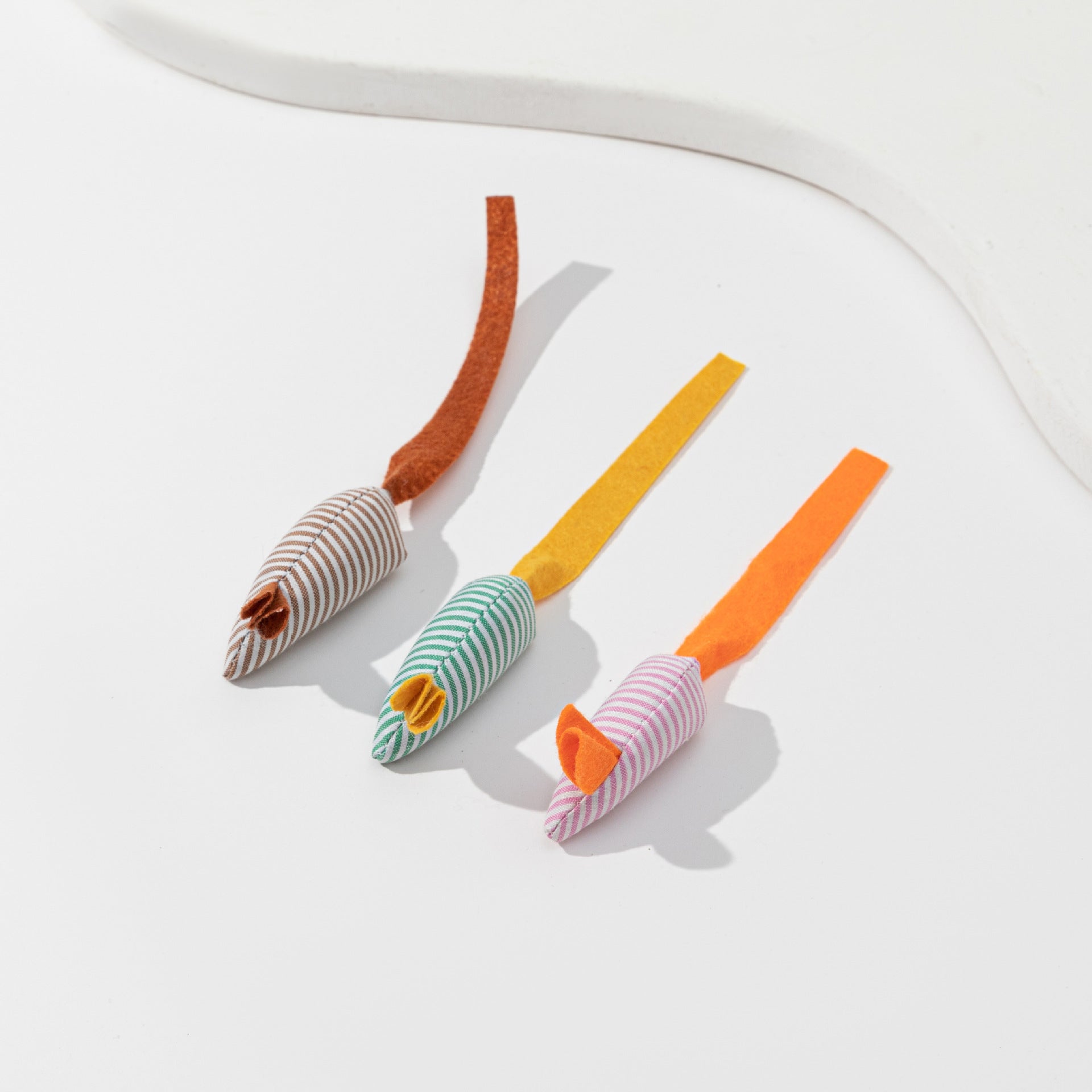 Cat toy: realistic plush mouse