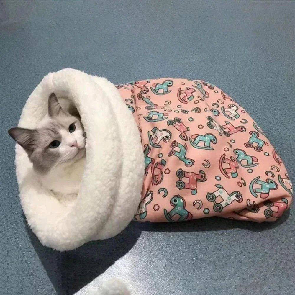 Warm and enclosed cat bed