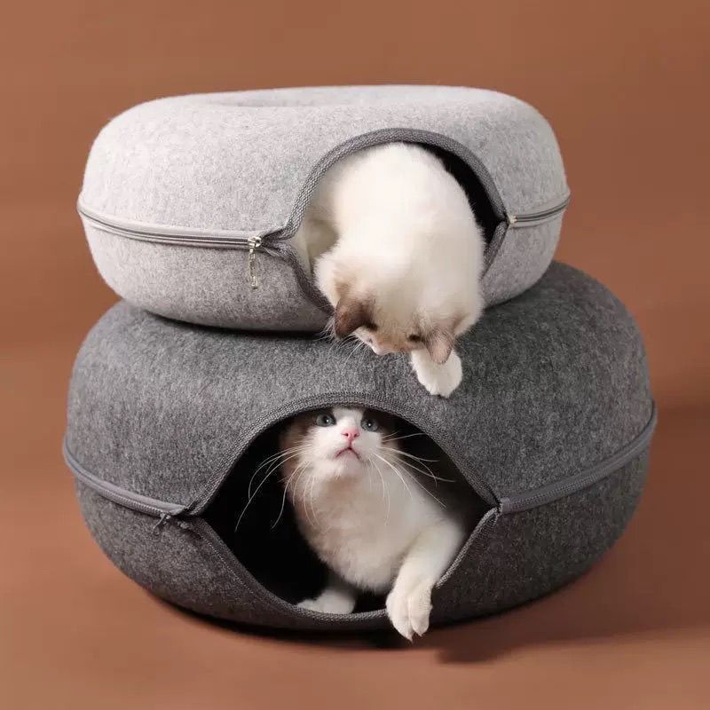 All-season semi-enclosed cat bed