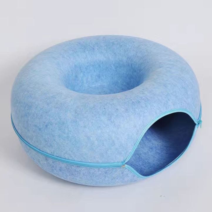 All-season semi-enclosed cat bed