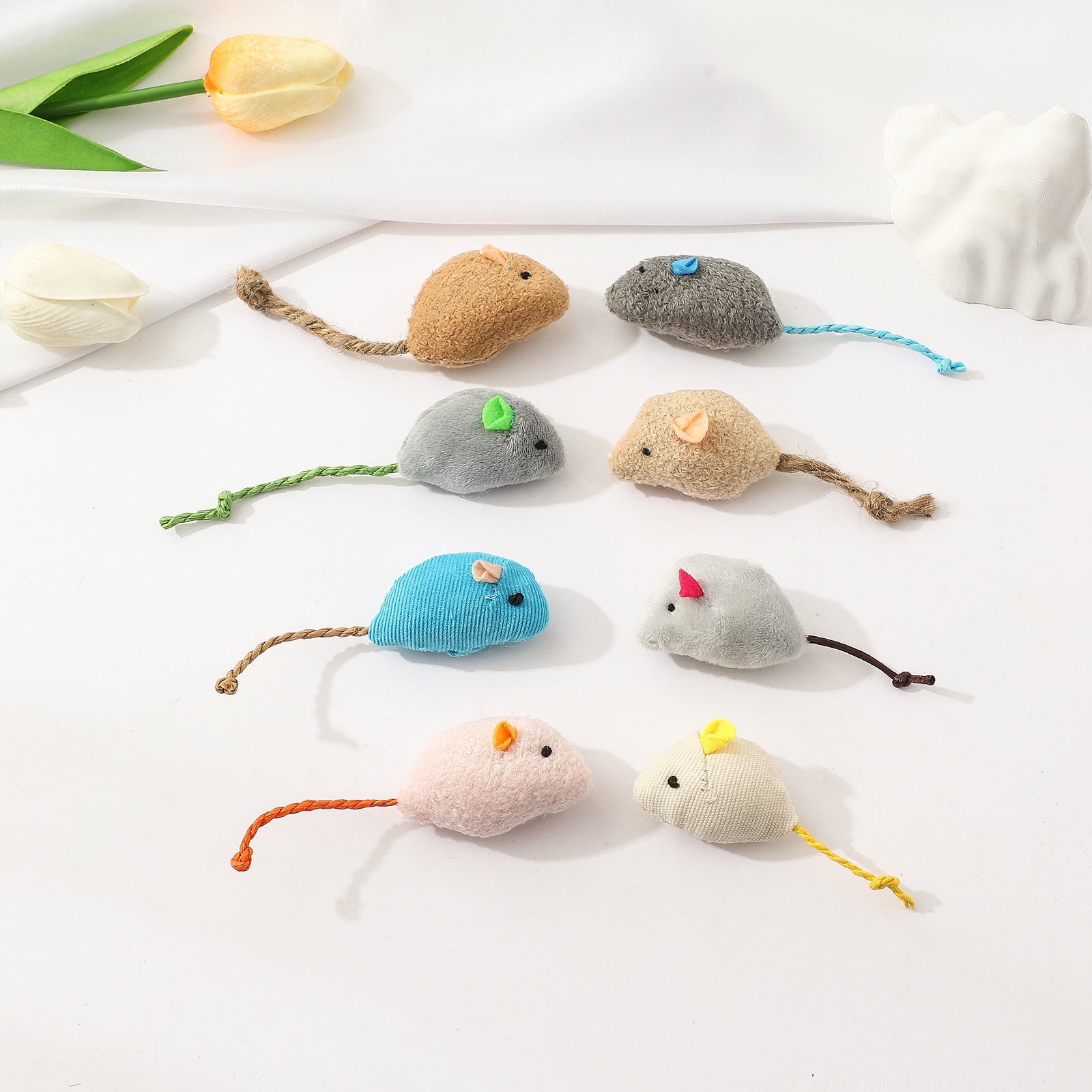 Cat toy: realistic plush mouse